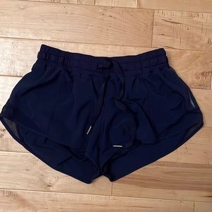Lululemon Blue Hotty Hot Hot 2.5 Inch Size 6